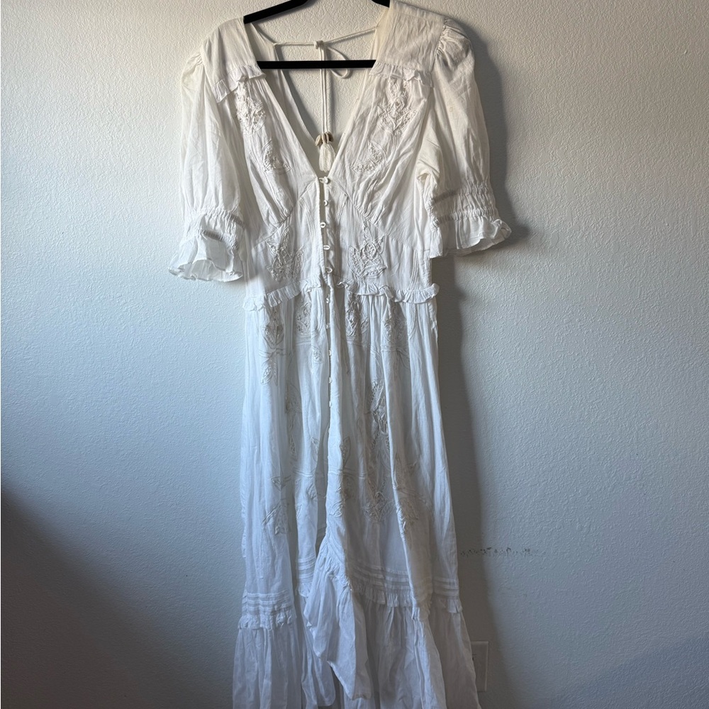 Elegant White Maxi Dress